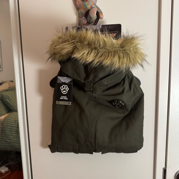 Canada Pooch Alaskan Army Premium Faux Down Insulated Coat NWT - Picture 5 of 9